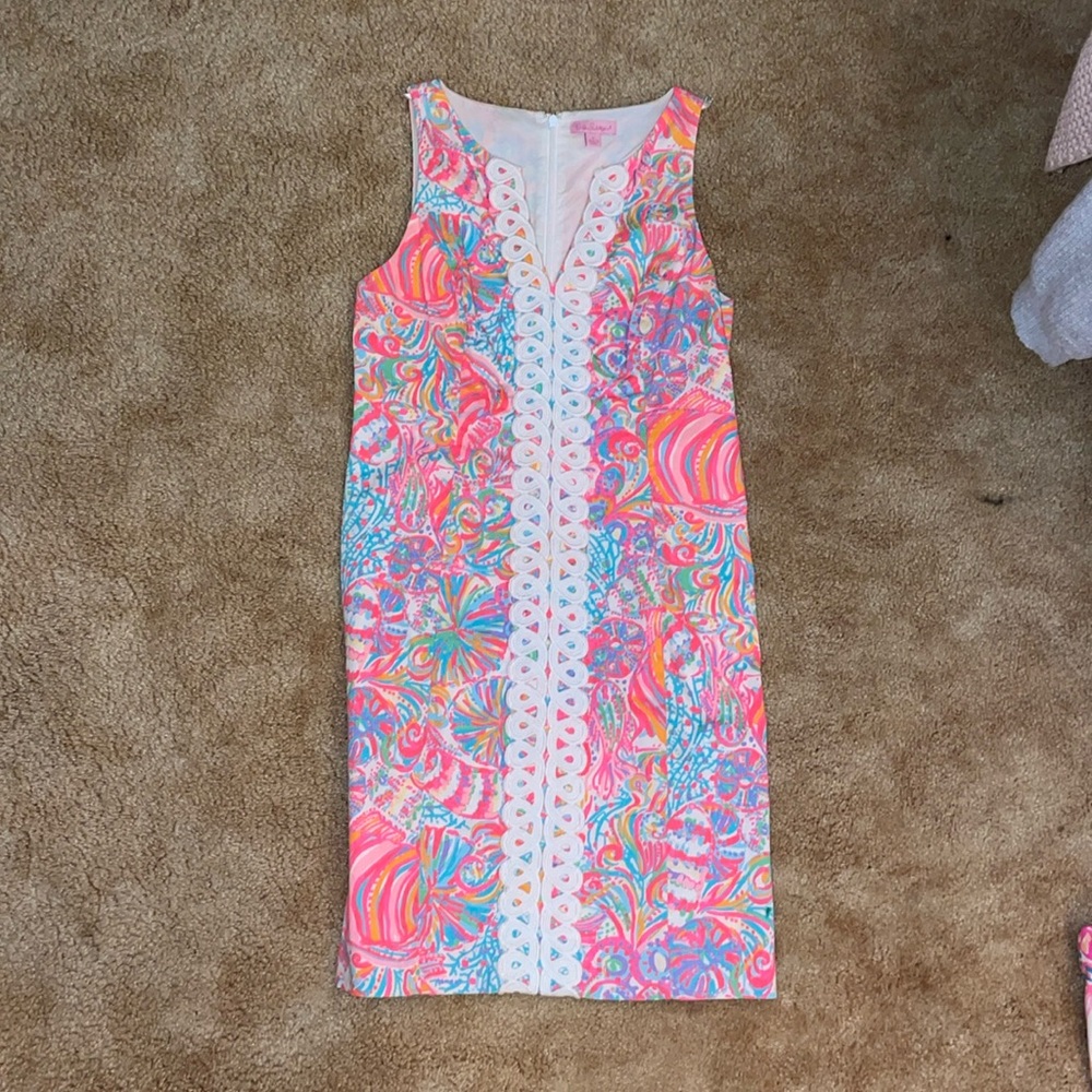 Colorful lilly Pulitzer dress tight fit